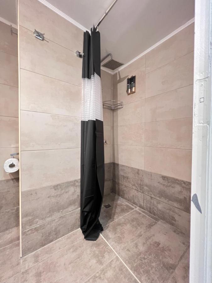 Modern & Cozy 51Sqm Apt In Thisseio Athena Bagian luar foto